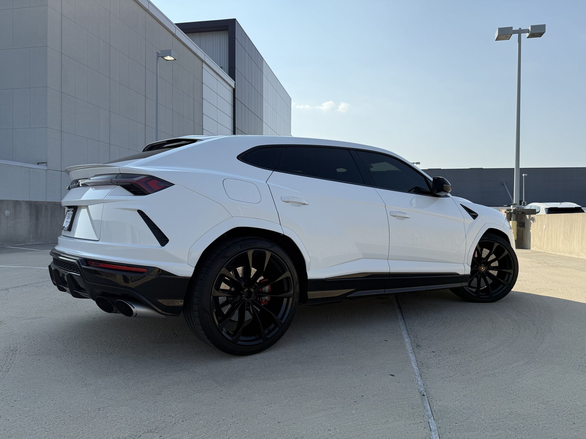 2021 Lamborghini Urus in White – photo 2