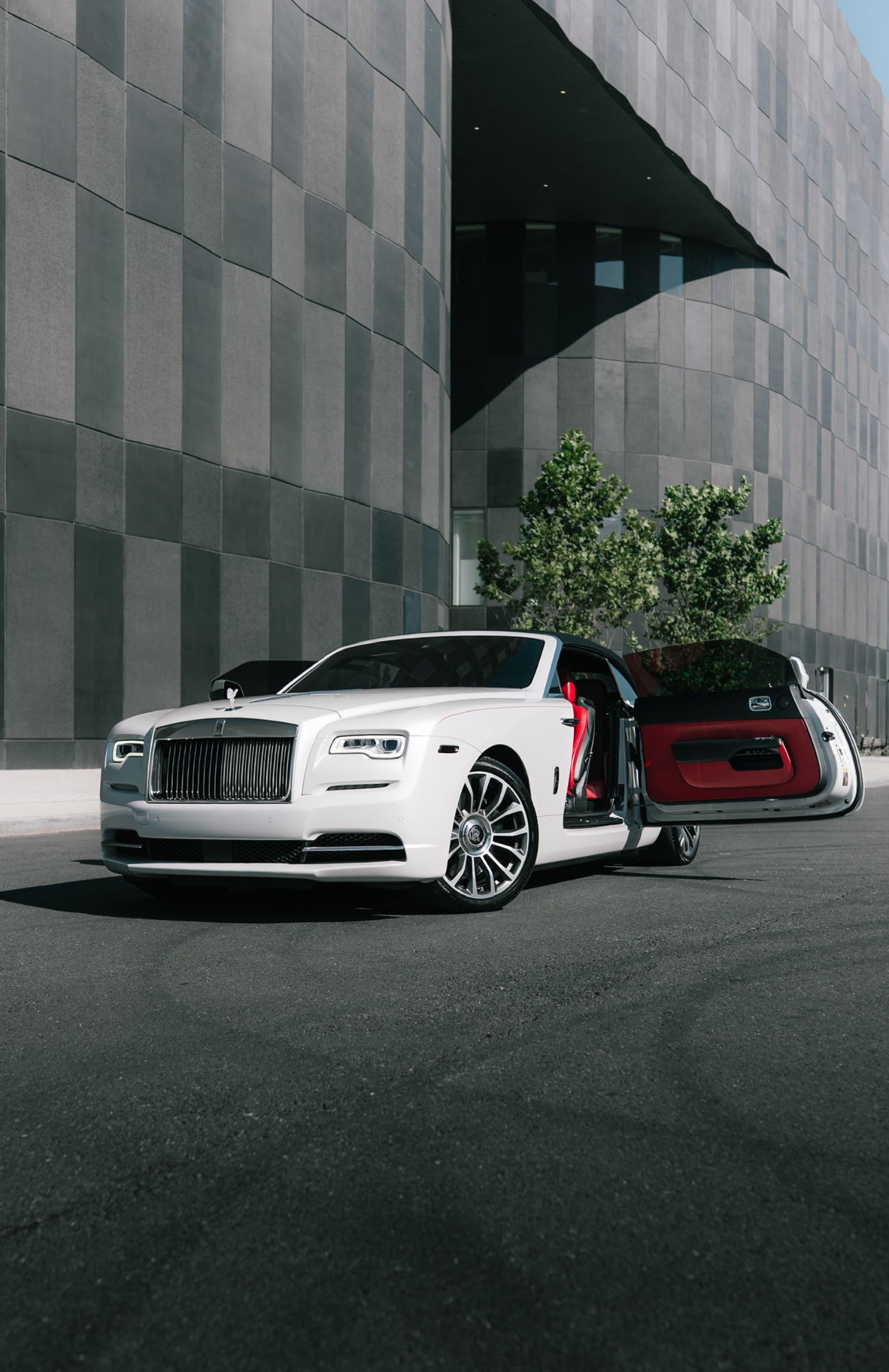 2019 Rolls Royce Dawn in White